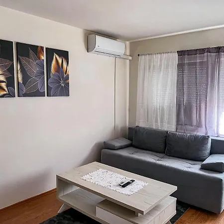 Lorenco Apartment